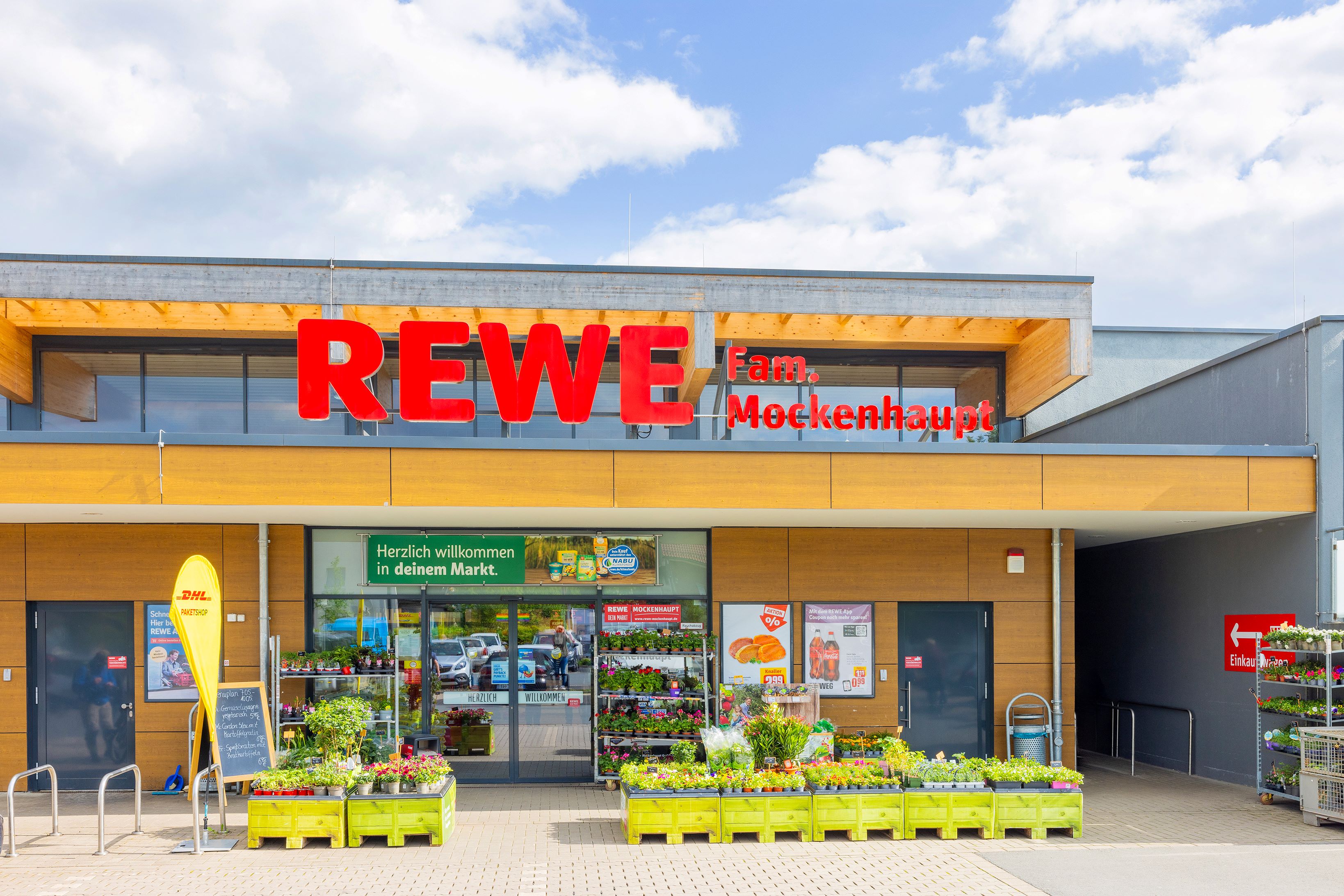 Eingangsbereich REWE-Markt Krombach